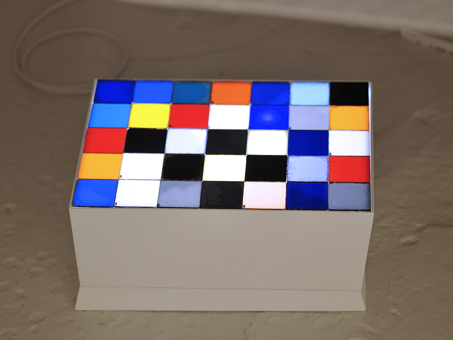 Nicolai Howalt - Colour correction lamp